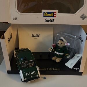 Revell Steiff Green 'Polizei' Toy Car & Bear Set